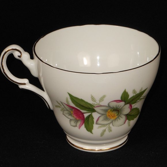 Tea cup & Saucer. REGENCY UK fine bone china with gold rim - Picture 3 of 8